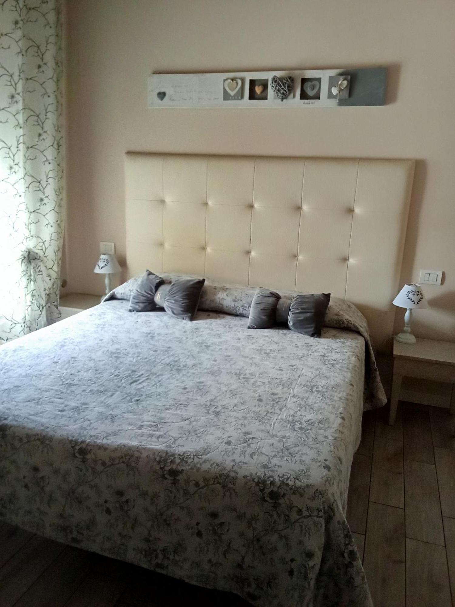 Luna City Ravenna Room photo